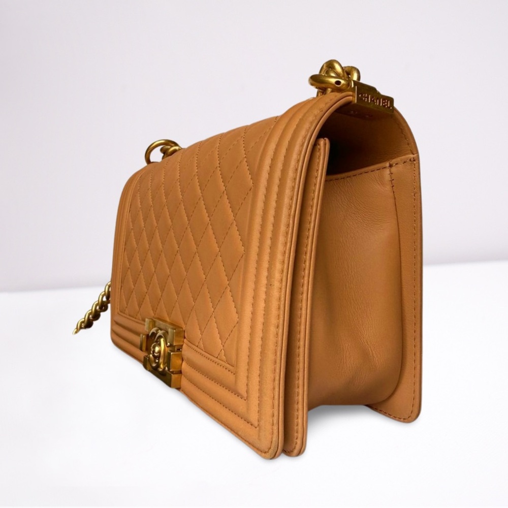 CHANEL Beige Leather Interior - Picture 7 of 16